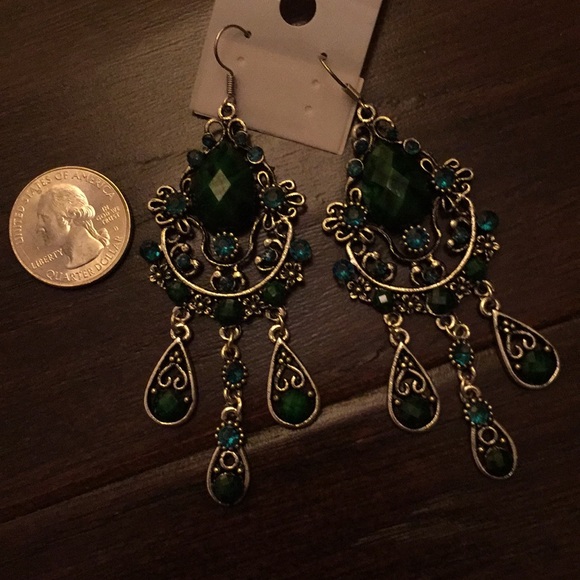 Gorgeous earrings - Picture 2 of 2